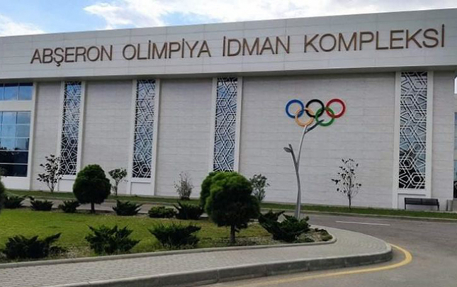 abseron-olimpiya-kompleksinin-tavanindan-su-damdi