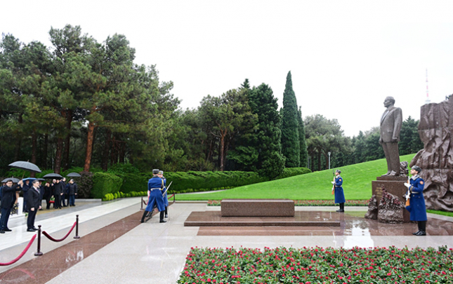 kavelasvili-fexri-ve-sehidler-xiyabanlarinda