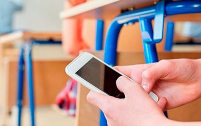 imtahana-mobil-telefon-ve-agilli-saatla-girdiler-xaric-edildiler