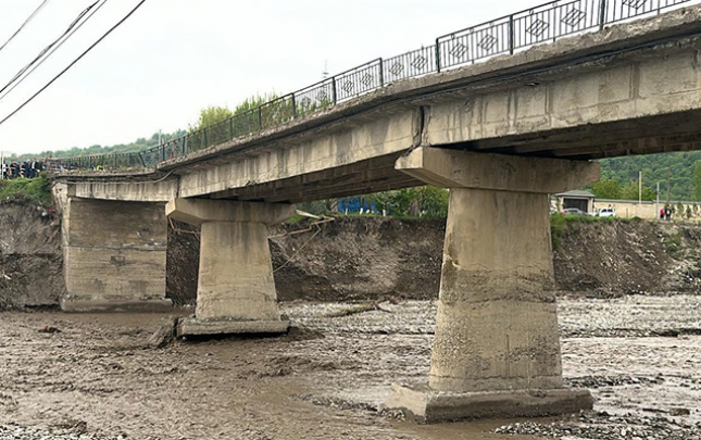 qubada-korpu-cokdu-30-dan-cox-kendin-yolu-baglandi