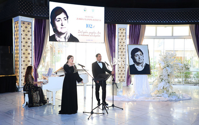zerif-qadin-qaygikes-ana-ve-mukemmel-aile-deyerleri