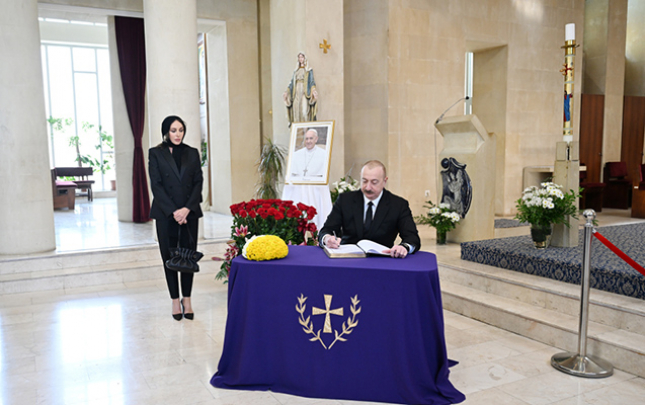 prezidentle-xanimi-bakidaki-muqeddes-meryem-ana-kilsesinde