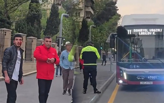piyadaya-yol-vermeyib-doyen-bakubus-surucusu-isden-cixarildi