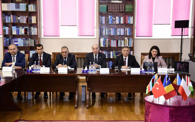 heyder-eliyevle-bagli-beynelxalq-elmi-praktiki-konfrans-kecirilib