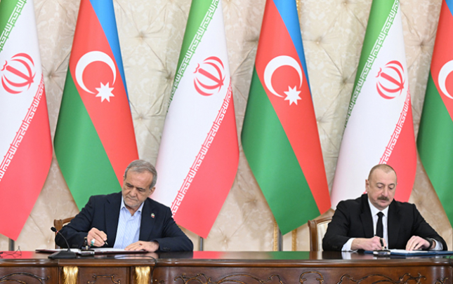 eliyevle-pezeskian-birge-beyanat-imzaladilar