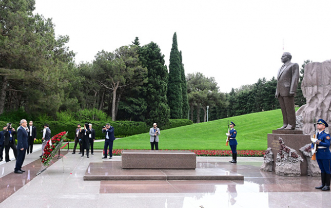 iran-prezidenti-fexri-ve-sehidler-xiyabanlarinda-oldu