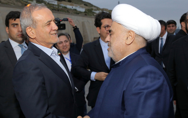 pezeskian-bibiheybet-mescidini-ziyaret-edib