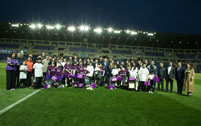 sumqayitda-daun-sindromlu-usaqlar-ucun-futbol-tedbiri