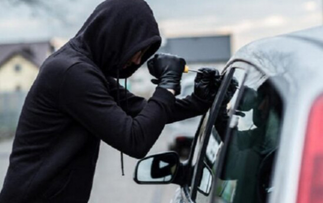 bakida-avtomobilden-ogurluq-eden-sexs-saxlanildi