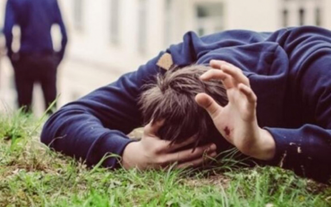 bakida-mektebli-yoldasina-xesaret-yetirdi