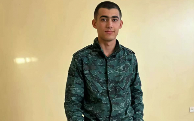 huseynin-ozunu-gullemesine-gore