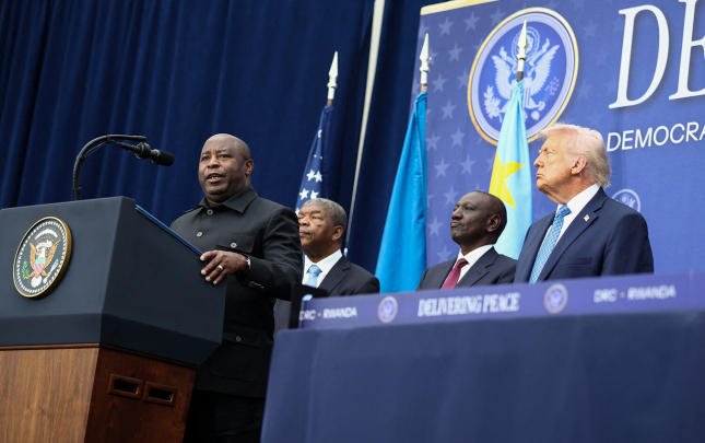 tramp-onlari-da-barisdirdi