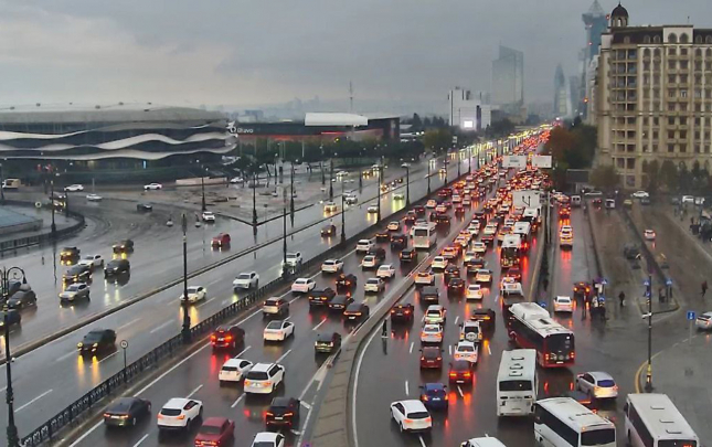 yagisli-baki-yollarinda-son-veziyyet