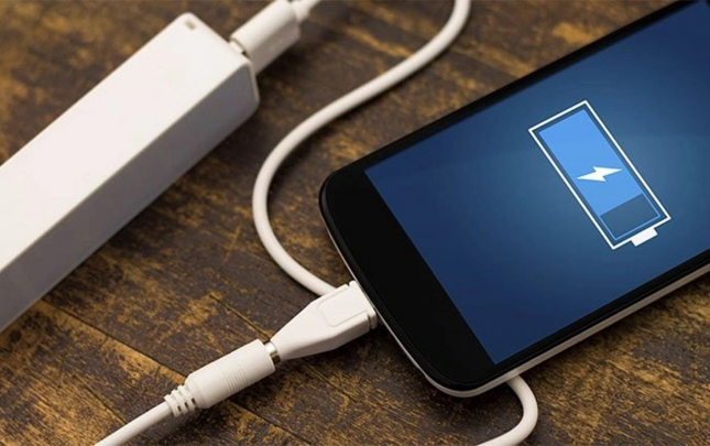 telefon-ve-komputeri-nezaretsiz-halda-sebekeye-qosulu-saxlamayin