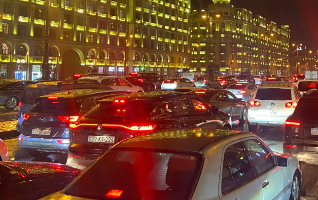 yagisli-baki-bu-deqiqelerde