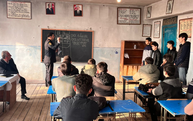 genclerin-polis-akademiyasina-maragini-artirmaq-ucun-gorusler-kecirilir