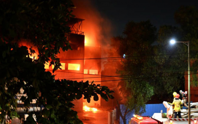 hindistanda-gece-klubunda-yangin