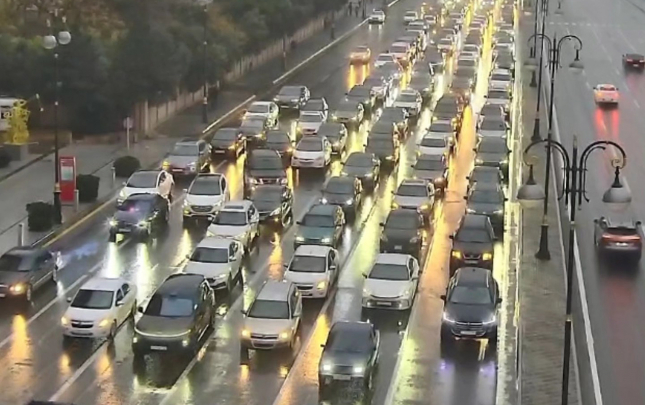 yagis-14-istiqametde-tixaca-sebeb-oldu