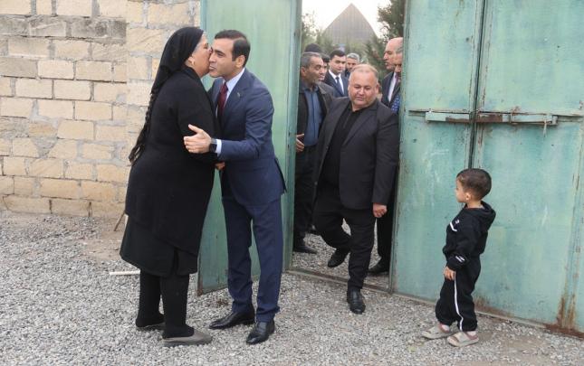 millet-vekili-terterde-sehid-ailesinin-evinde