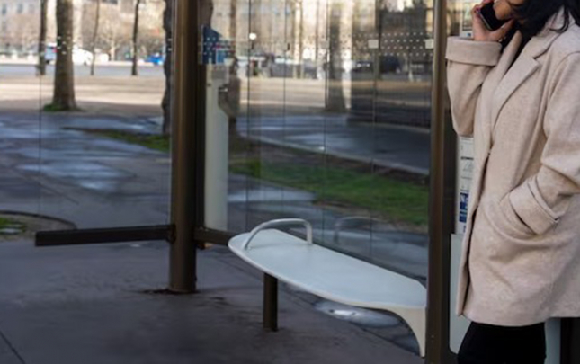 dayanacaqdaki-sahibsiz-cantadan-6-mine-yaxin-pul-goturdu