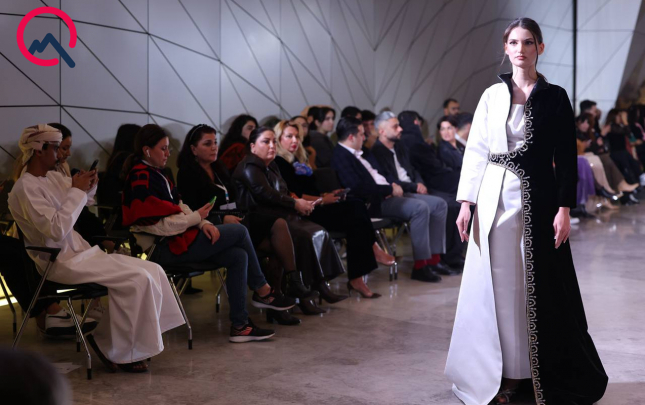 dunenki-moda-numayisinden-maraqli-goruntuler