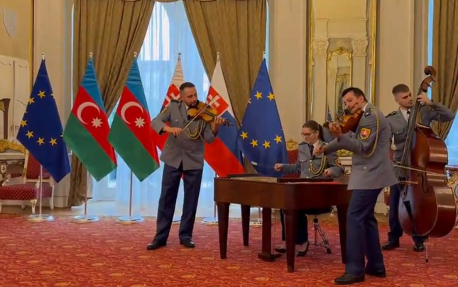 prezidentin-istirak-etdiyi-qebulda-qurban-olum-azerbaycan-ifa-olundu