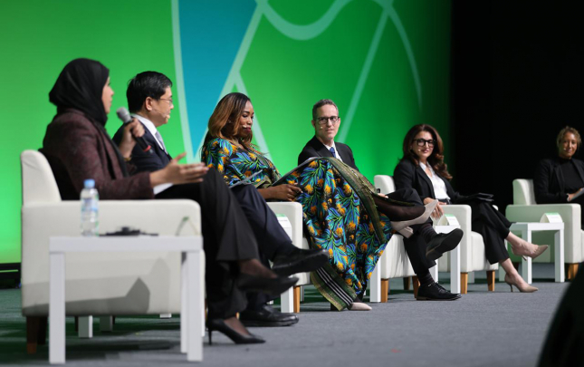 amada-nin-emekdaslari-busanda-konfransda