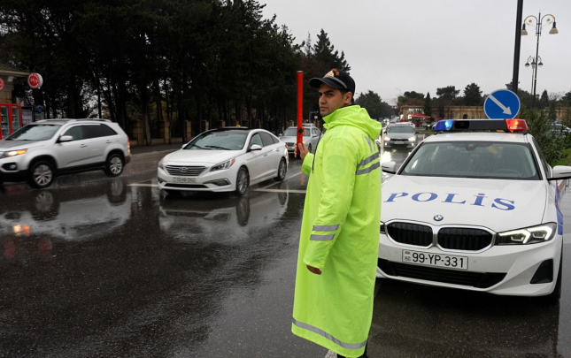 polis-yagisli-hava-ile-elaqedar-guclendirilmis-is-rejimine-kecdi