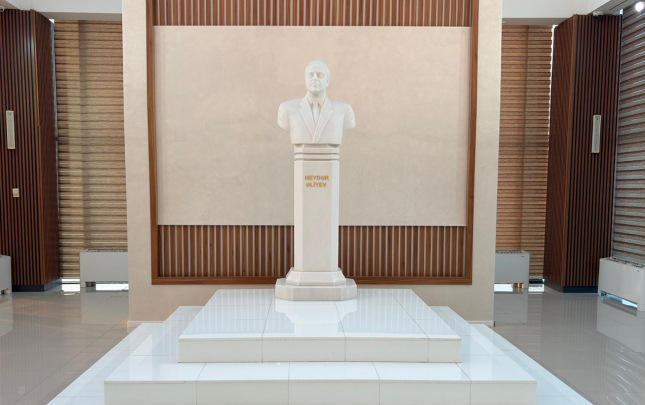 yevlaxda-umummilli-liderin-anim-gunu-ile-bagli-tedbir-kecirildi