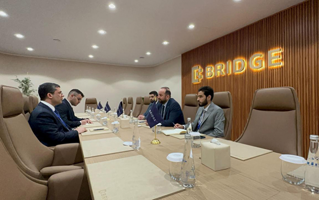 ehmed-ismayilov-suriyanin-informasiya-naziri-ile-gorusdu