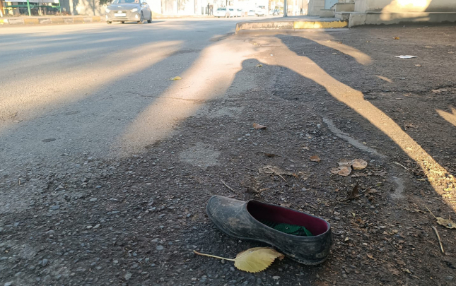 corek-dasiyan-masin-74-yasli-qadini-vurub-oldurdu