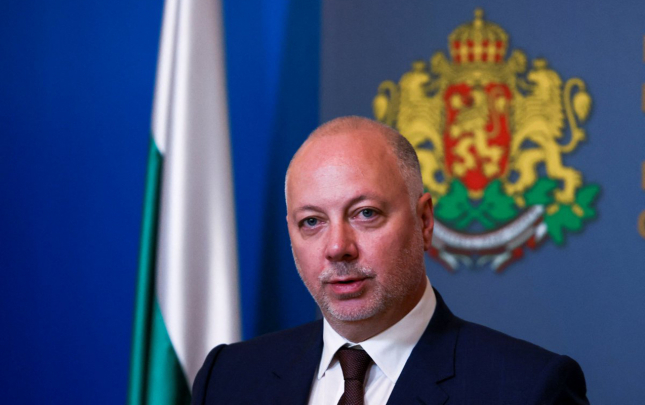 etirazlar-sebebinden-istefa-verdi