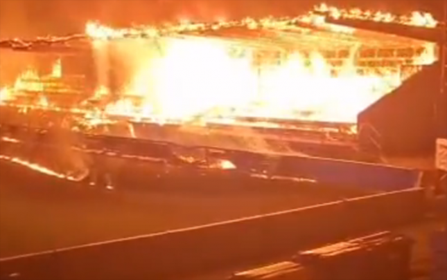 finlandiyada-15-yasli-uc-azarkes-stadionu-yandirdi