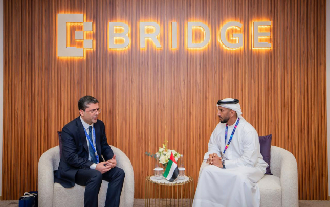 ehmed-ismayilov-bee-nin-milli-media-burosunun-ve-media-surasinin-sedri-ile-gorusdu