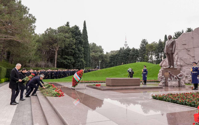 eesmn-in-emekdaslari-fexri-xiyabanda