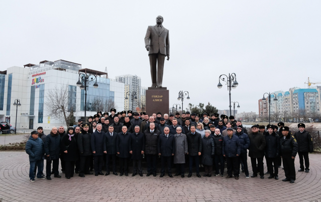 heyder-eliyevin-xatiresi-hesterxan-seherinde-yad-edildi