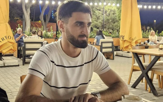 albaniyada-facievi-sekilde-helak-olan-evez-defn-edildi