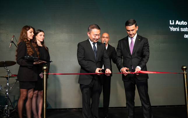 li-autonun-resmi-satis-merkezinin-yeni-binasi-fealiyyete-basladi