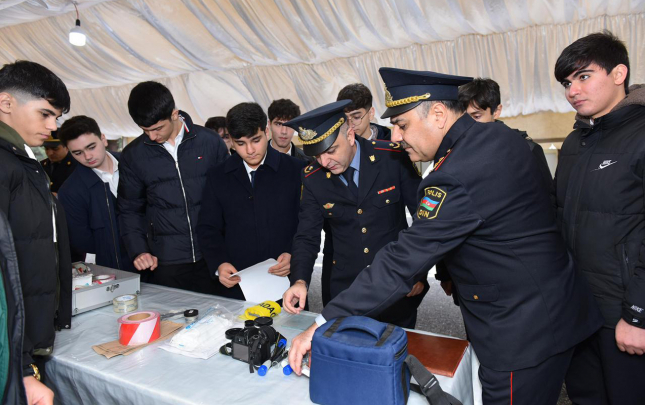 sumqayit-mekteblileri-polisin-xidmeti-ile-yaxindan-tanis-oldular