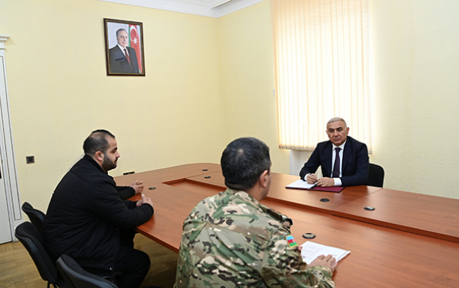 vuqar-ehmedov-qobustanda-vetendaslarla-gorusdu