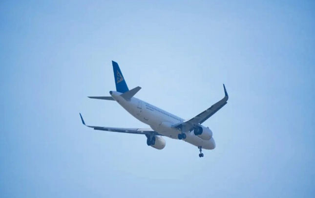 air-astana-teyyaresi-qeza-siqnali-vererek-tecili-enis-etdi