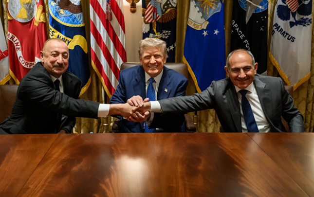 tramp-yalniz-ermenistan-azerbaycan-munaqisesinin-helline-tohfe-verib