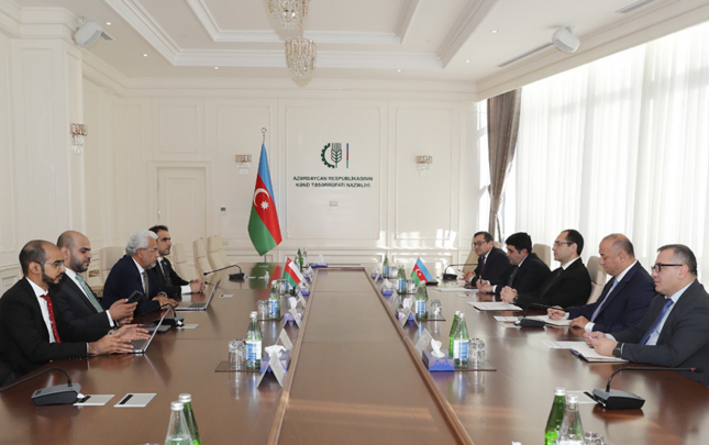 mecnun-memmedov-omanin-iqtisadiyyat-naziri-ile-gorusdu