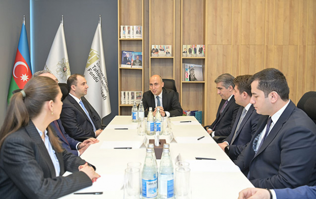 nazir-yeni-sedrle-direktoru-kollektive-teqdim-etdi