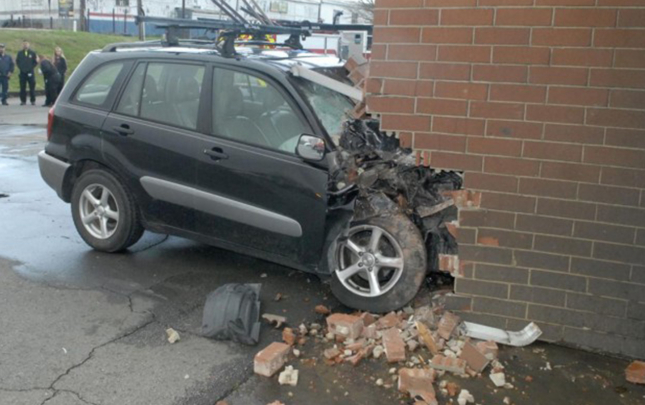 avtomobil-hasara-cirpildi