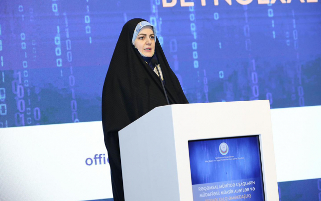 pezeskianin-qizi-bakida-azerbaycan-dilinde-seir-soyledi