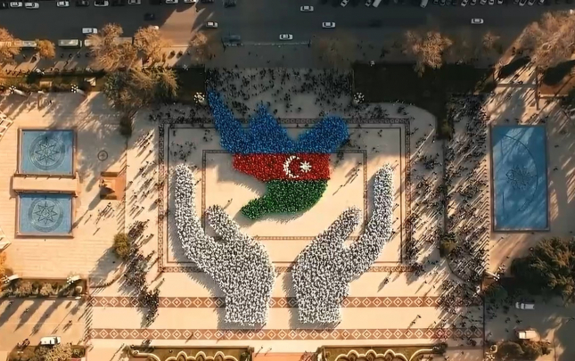 10-minden-cox-genc-prezidenti-tebrik-etdi