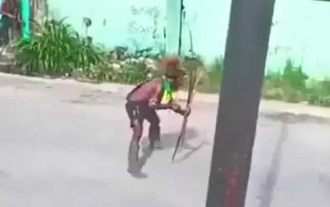 bu-olkede-qebileler-yay-oxla-kuce-doyusune-cixdilar