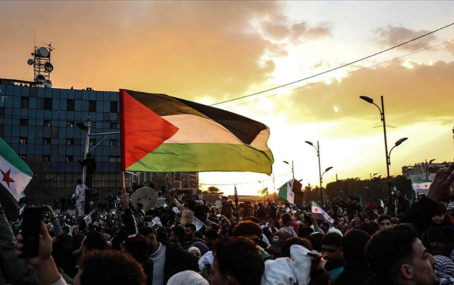 suriya-yeni-pul-vahidini-dovriyyeye-buraxir