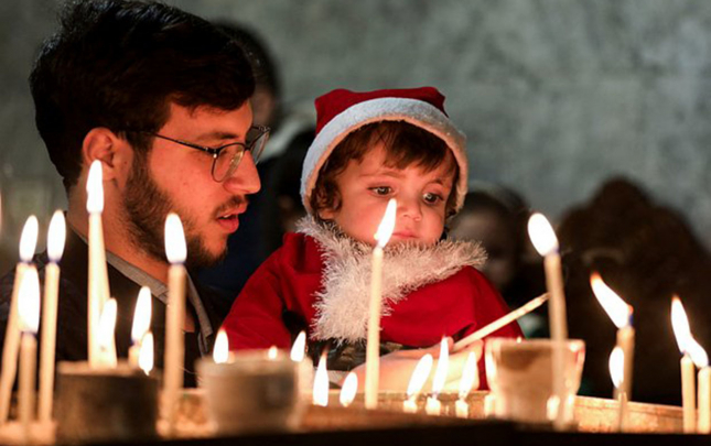 qezzada-muharibe-baslayandan-beri-ilk-defe-milad-bayrami-kecirilib